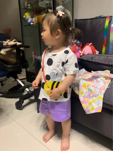 Little Maven Girls Cotton Bee Embroidery Polka Dot T-shirt photo review