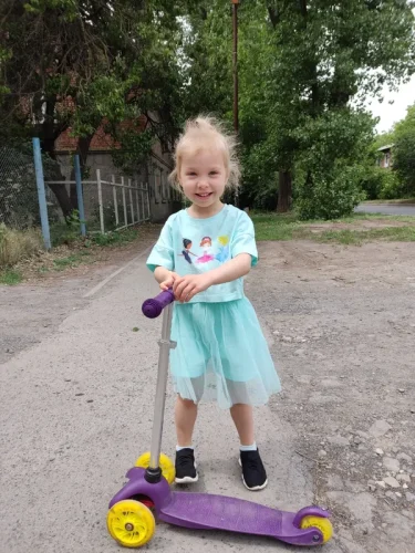 Little Maven Kid Girls Character Print Short-Sleeved Tee & Mesh Skirt Set photo review