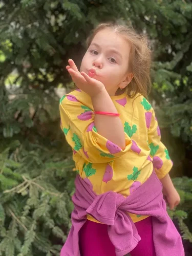 Little Maven Girls Smiling Carrot Print Cotton Sweatshirt and Pants Set photo review