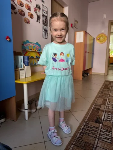 Little Maven Kid Girls Character Print Short-Sleeved Tee & Mesh Skirt Set photo review
