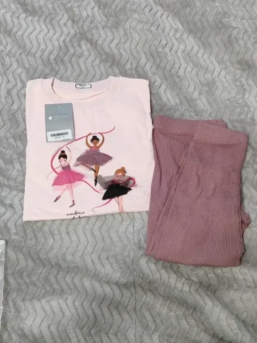 Little Maven Girls 2pcs 3D Character Print Cotton Sweatshirt and Pants Set photo review